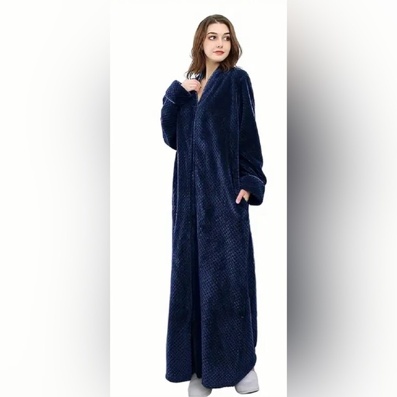 Navy blue bathrobe - Picture 1 of 5